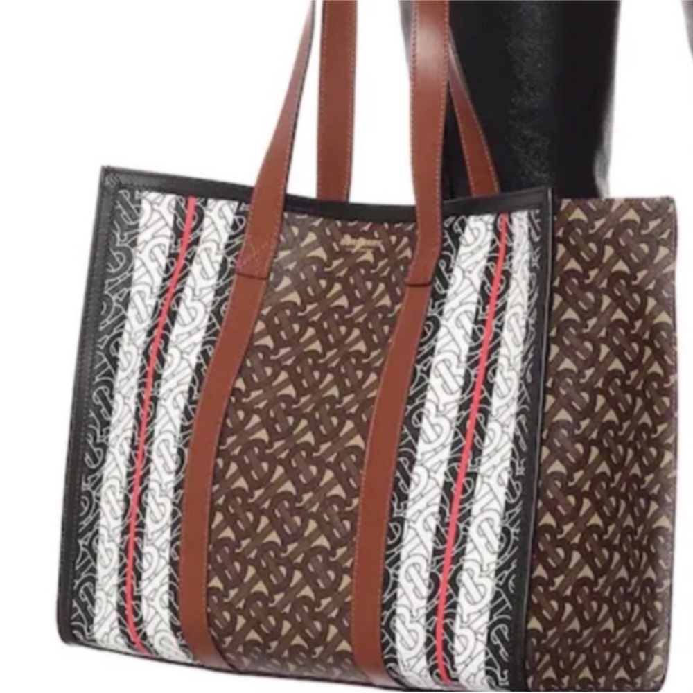 BURBERRY Monogram large Tote -like new, (made in Italy) great for traveling❗️
